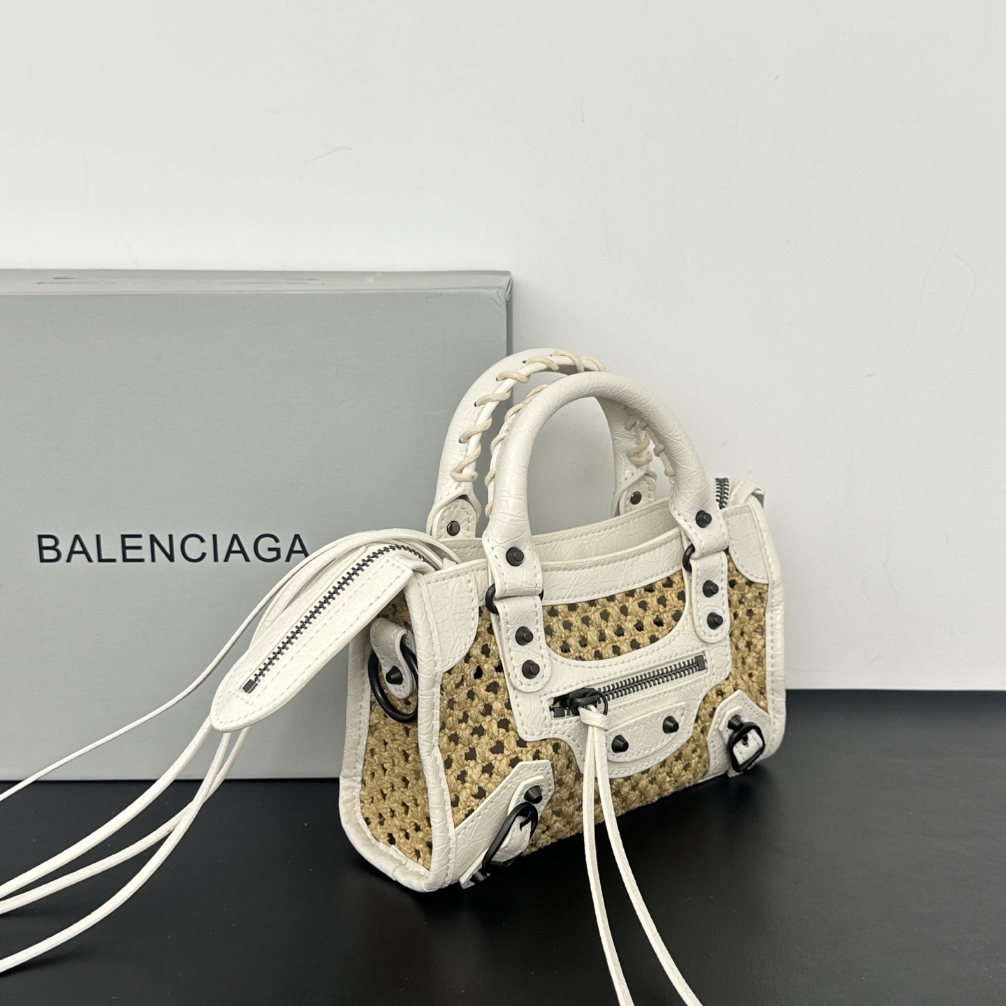 バレンシアガ「Balenciaga」バレンシアガ ラフィア ル・シティ ハンドバッグ / トートバッグ