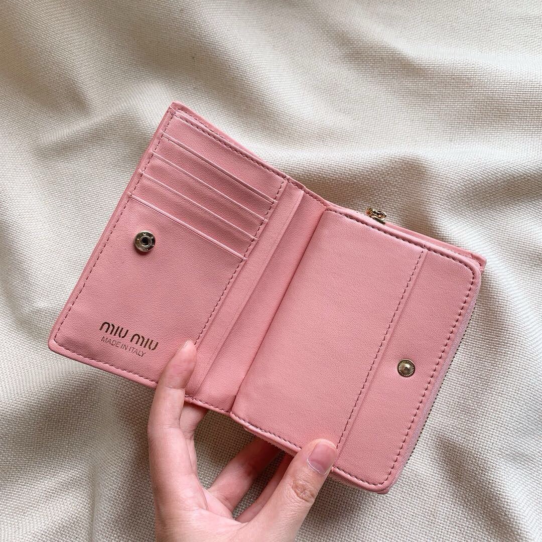 ミュウミュウ「Miu Miu」ミュウミュウ マテラッセ ラムスキン コンパクトウォレット 5196 / 二つ折り財布