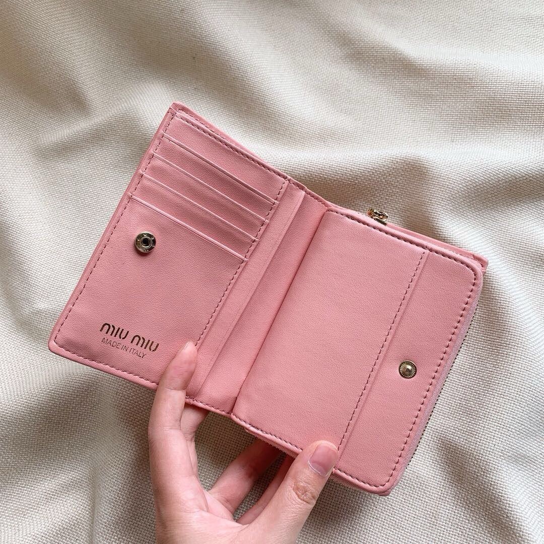 ミュウミュウ「Miu Miu」ミュウミュウ マテラッセ ラムスキン コンパクトウォレット 5196 / 二つ折り財布