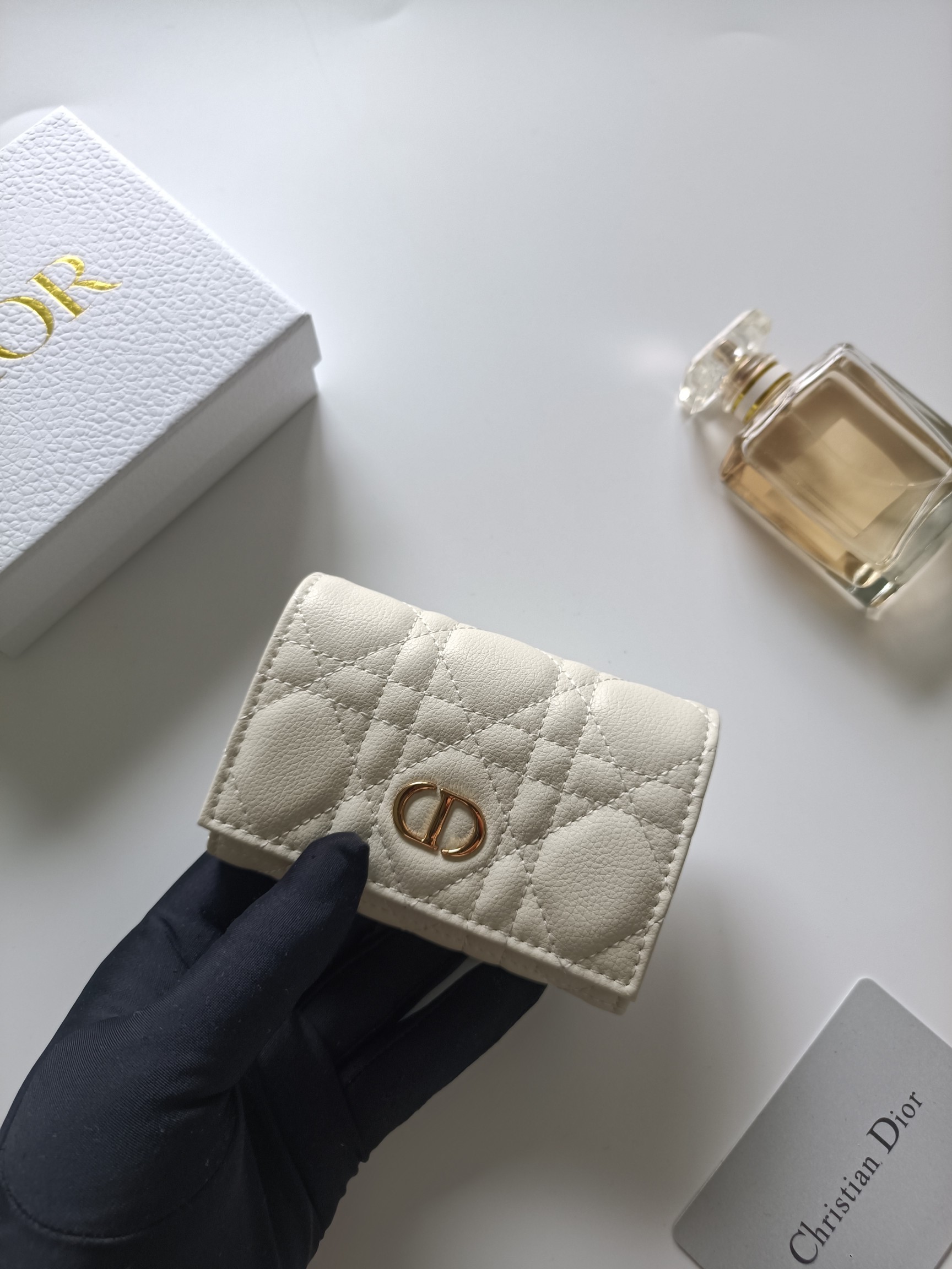 ディオール「Dior」ディオール 30 モンテーニュ グリシン ウォレット / コンパクトウォレット