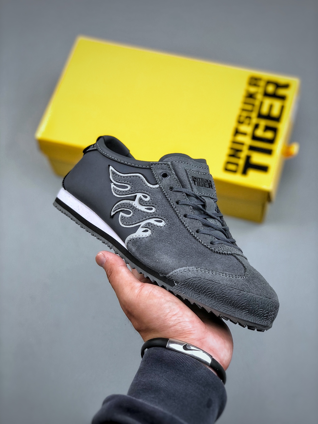 オニツカタイガー「Onitsuka Tiger」MEXICO 66 スリッポン スニーカー