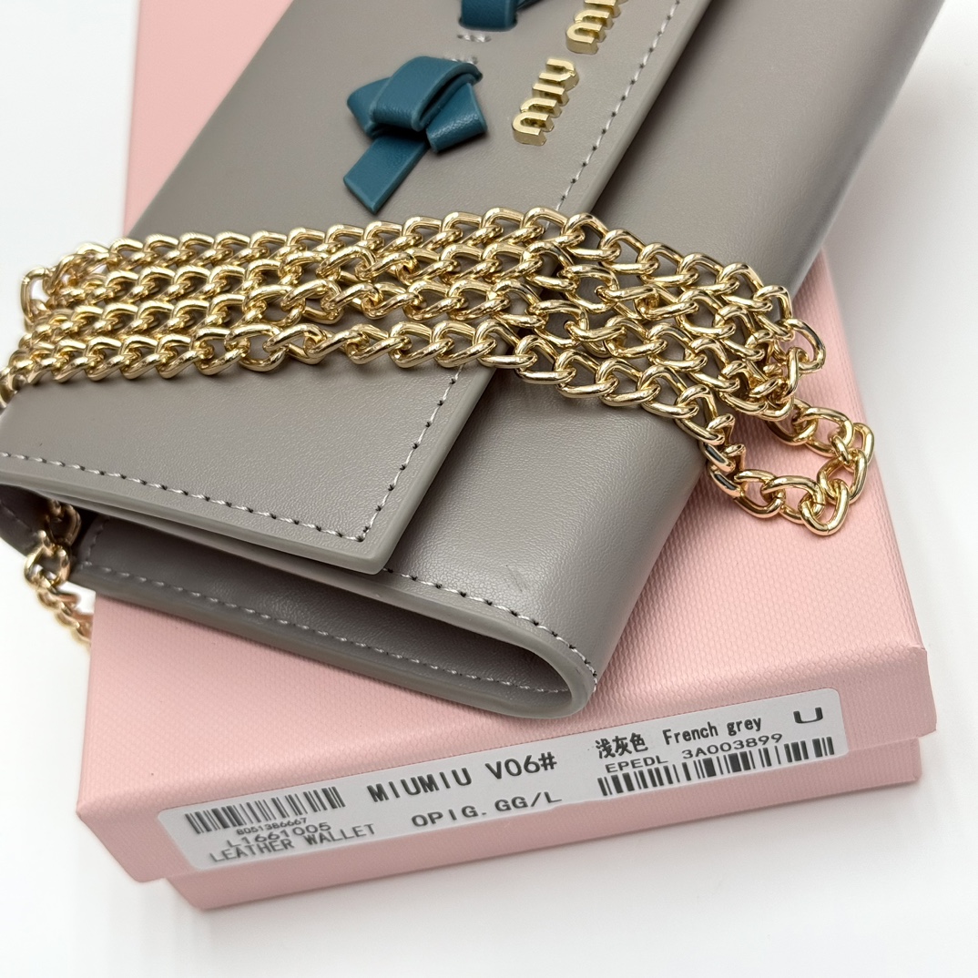 ミュウミュウ「Miu Miu」ミュウミュウ レザーミニバッグ V06 / ハンドバッグ