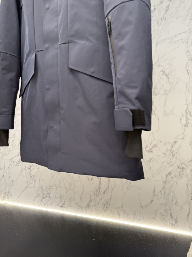 バーバリー「Burberry」秋冬ミドル丈フード付きダウンジャケット