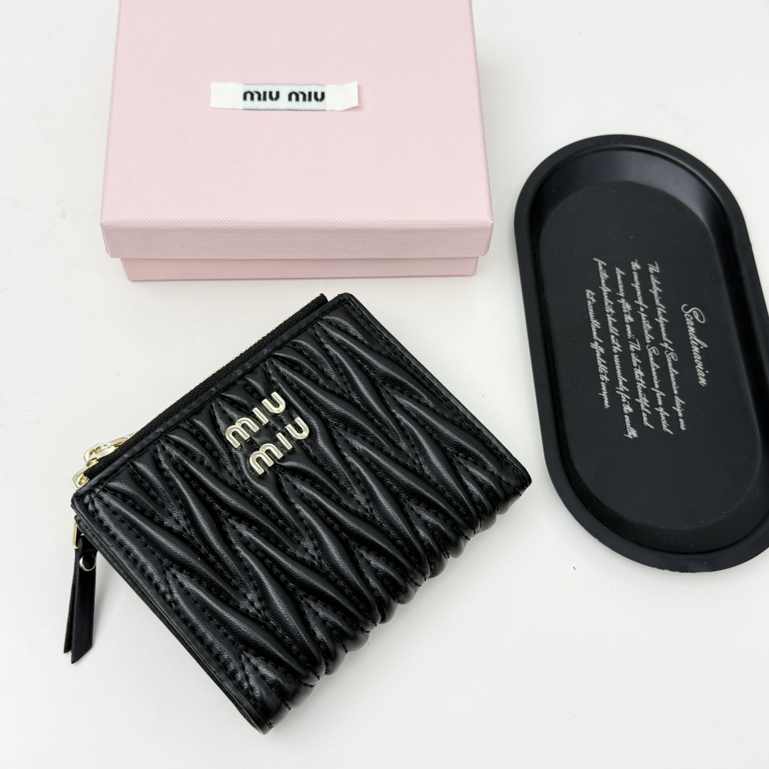 ミュウミュウ「Miu Miu」ミュウミュウ マテラッセ ラムスキン コンパクトバッグ 790 / ショルダーバッグ