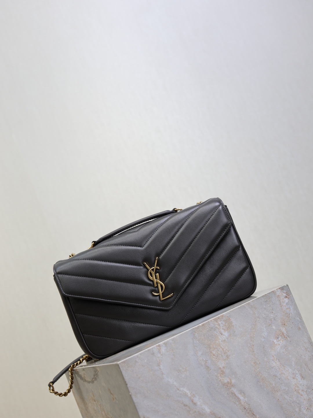 2026サンローラン「Saint Laurent LOULOU ミディアム マトラッセラムスキン ショルダーバッグ