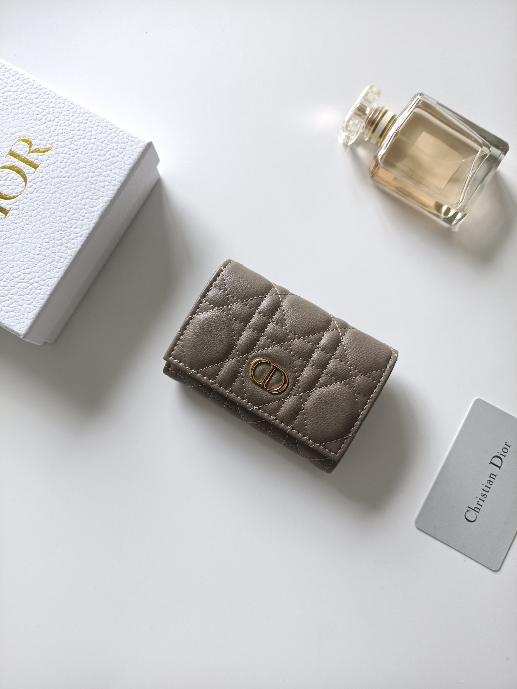 ディオール「Dior」ディオール 30 モンテーニュ グリシン ウォレット / コンパクトウォレット