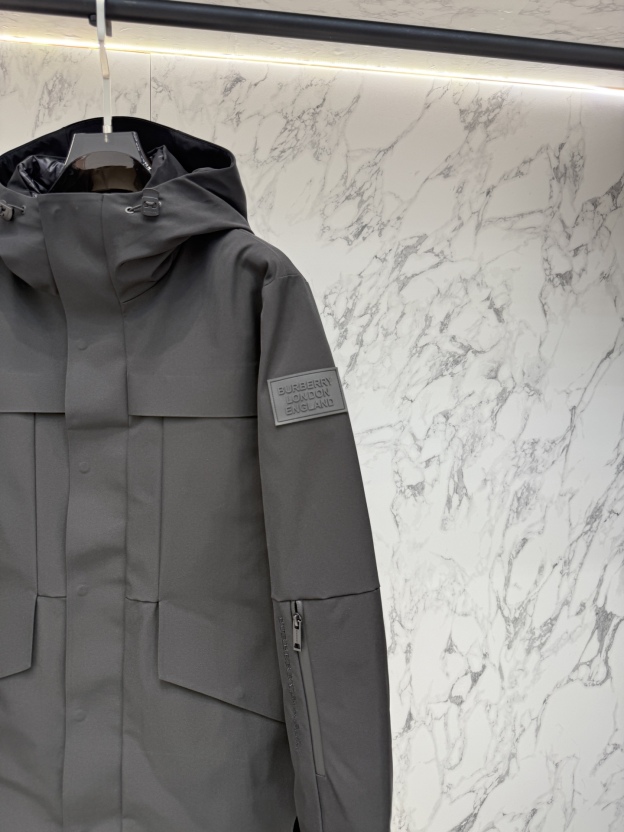 バーバリー「Burberry」秋冬ミドル丈フード付きダウンジャケット