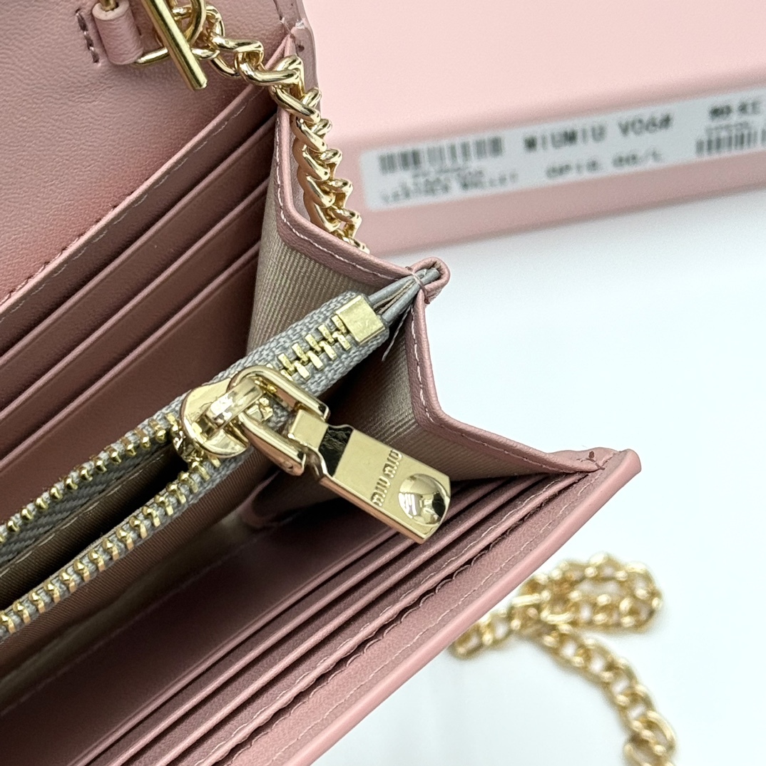ミュウミュウ「Miu Miu」ミュウミュウ レザーミニバッグ V06 / ハンドバッグ