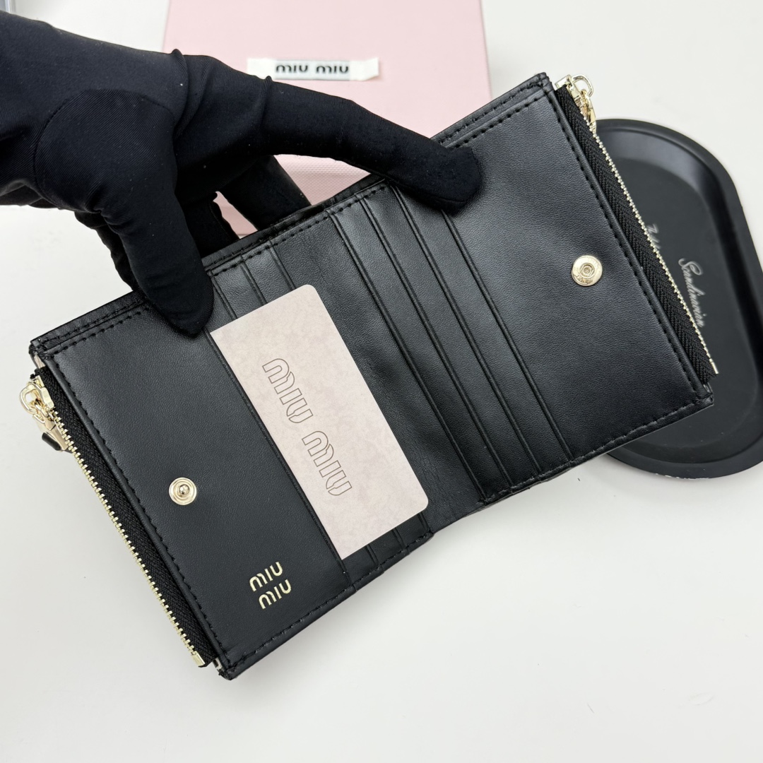 ミュウミュウ「Miu Miu」ミュウミュウ マテラッセ ラムスキン コンパクトバッグ 790 / ショルダーバッグ
