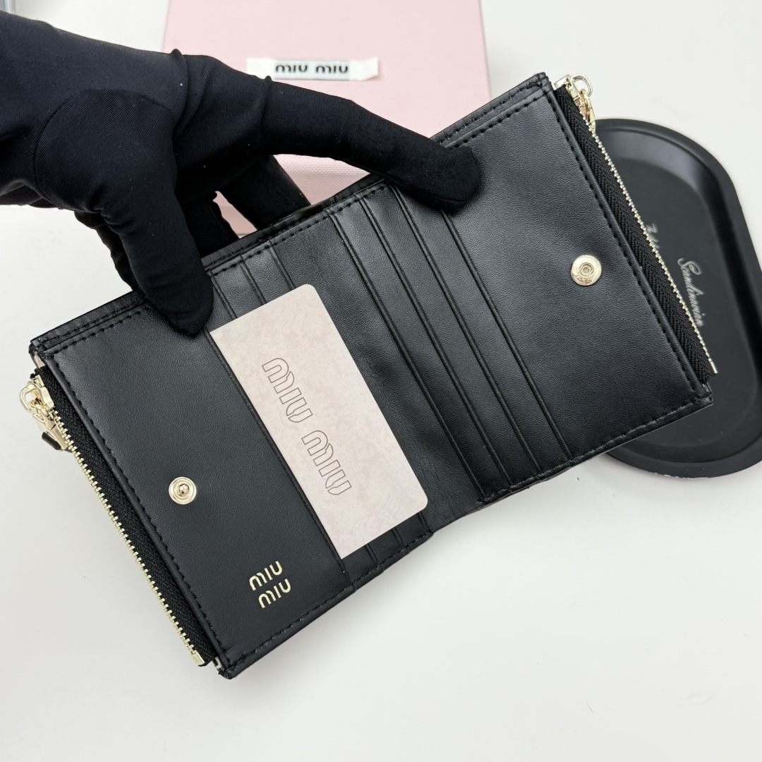 ミュウミュウ「Miu Miu」ミュウミュウ マテラッセ ラムスキン コンパクトバッグ 790 / ショルダーバッグ