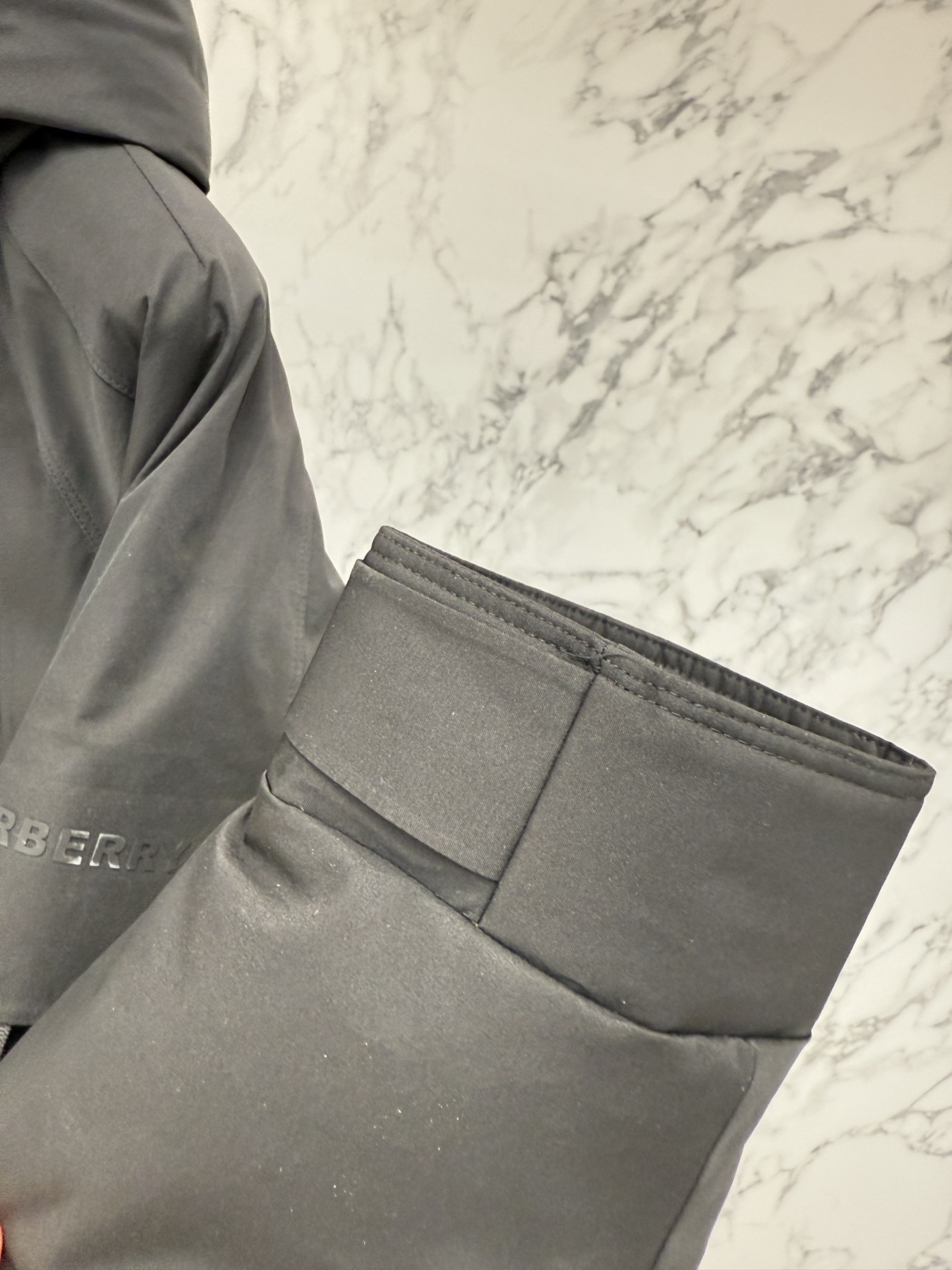 バーバリー「Burberry」スタイリッシュな保温ダウンフード