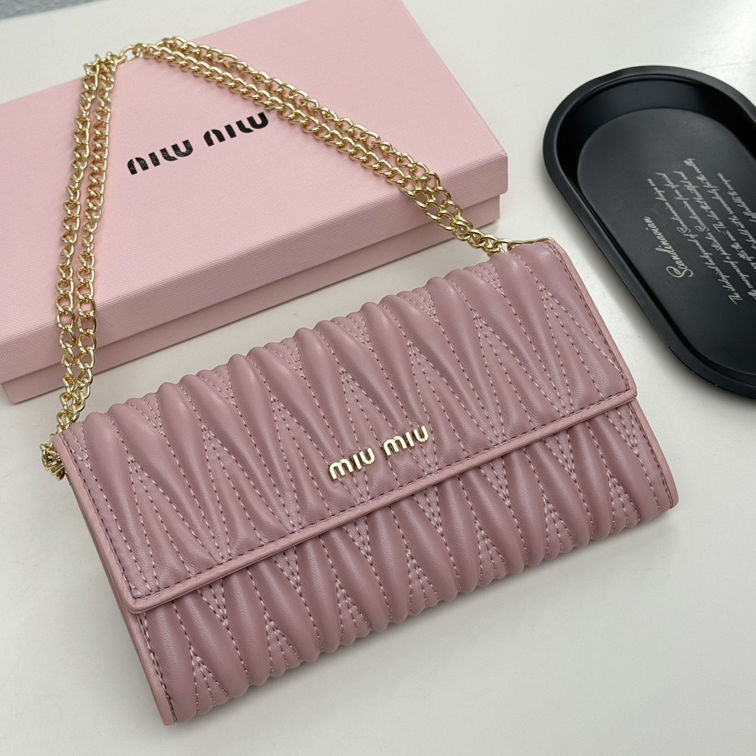 ミュウミュウ「Miu Miu」ミュウミュウ マテラッセ ラムスキン コンパクトウォレット 9886 / 二つ折り財布