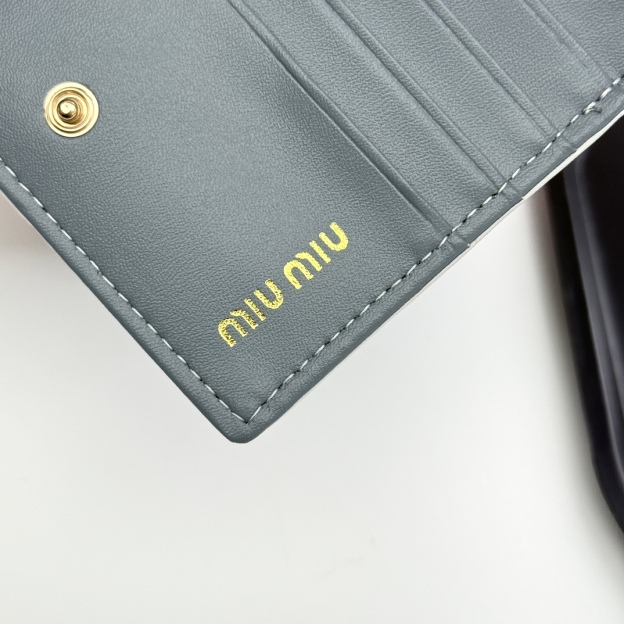 ミュウミュウ「Miu Miu」ミュウミュウ マテラッセ ラムスキン マルチウォレット F12 / コンパクトウォレット