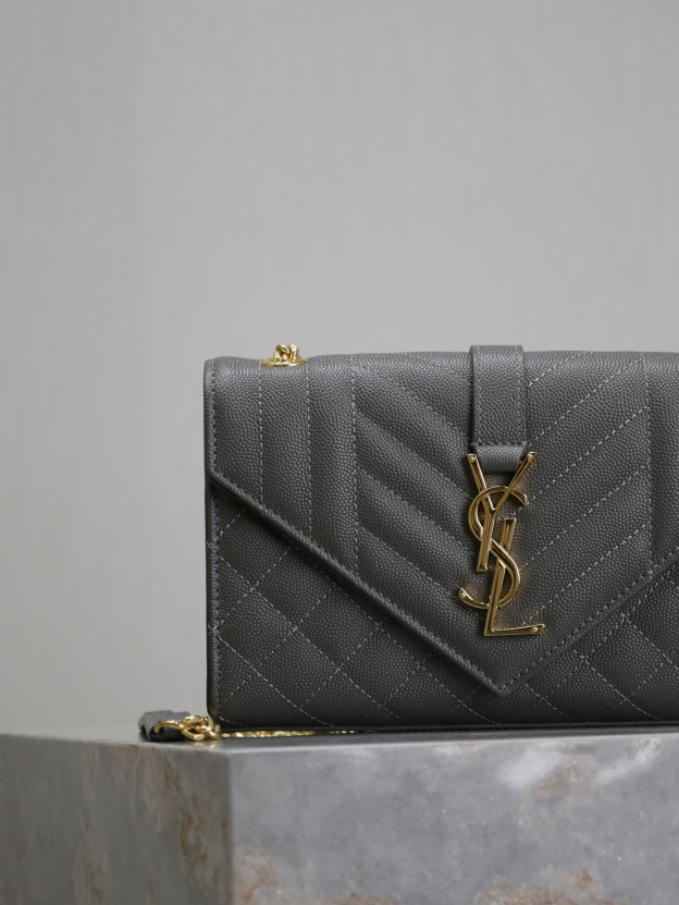 2026サンローラン「SAINT LAURENT ENVELOPPE スモール チェーンショルダーバッグ