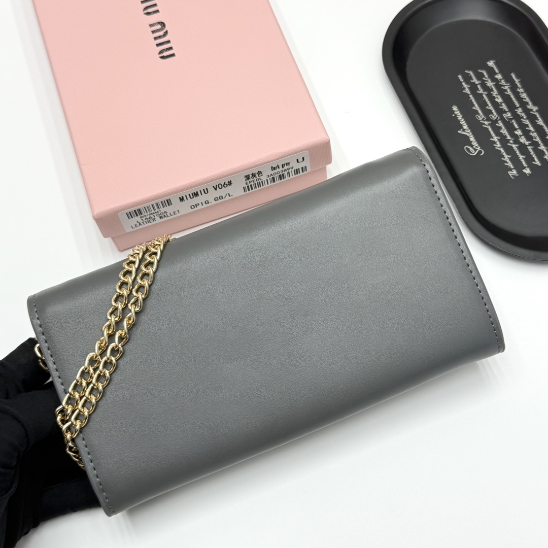 ミュウミュウ「Miu Miu」ミュウミュウ レザーミニバッグ V06 / ハンドバッグ