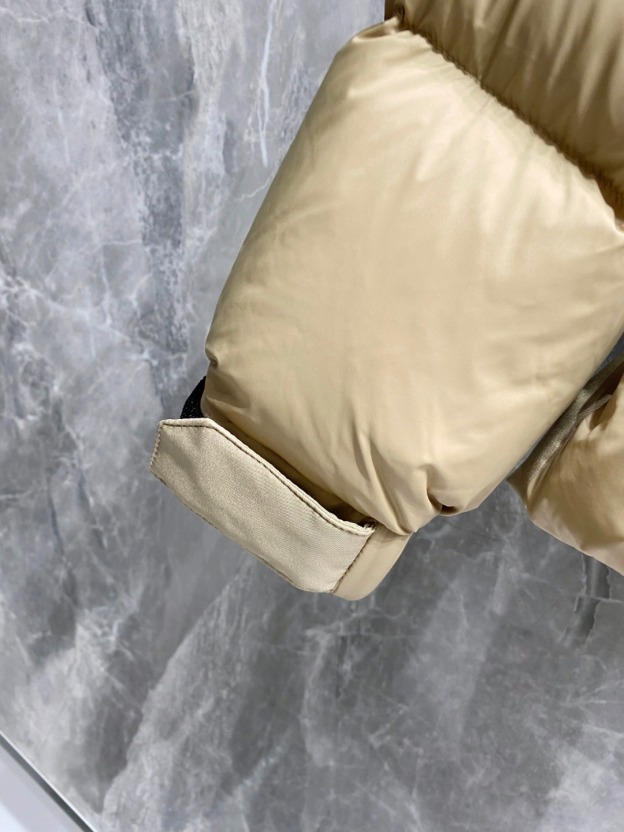 バーバリー「Burberry」秋冬着脱式袖＆フード付きダウンジャケット