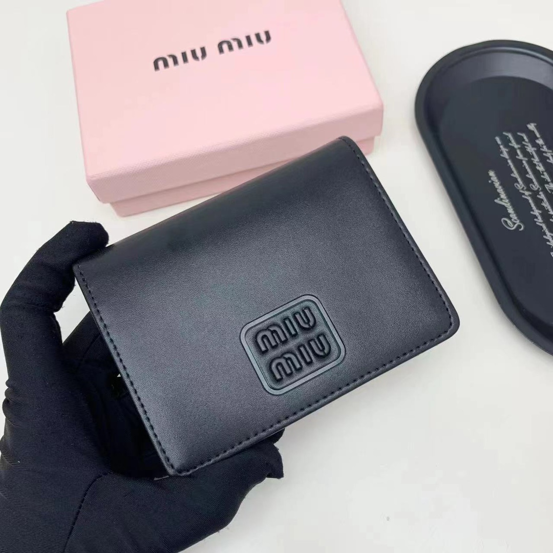 ミュウミュウ「Miu Miu」ミュウミュウ カーフスキン コンパクトウォレット 5238 / 二つ折り財布