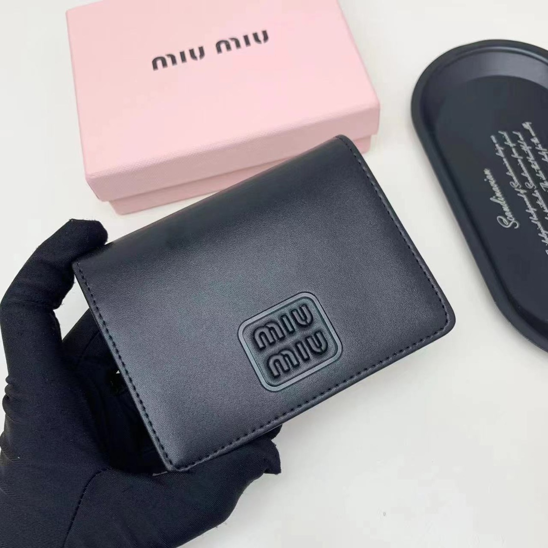 ミュウミュウ「Miu Miu」ミュウミュウ カーフスキン コンパクトウォレット 5238 / 二つ折り財布