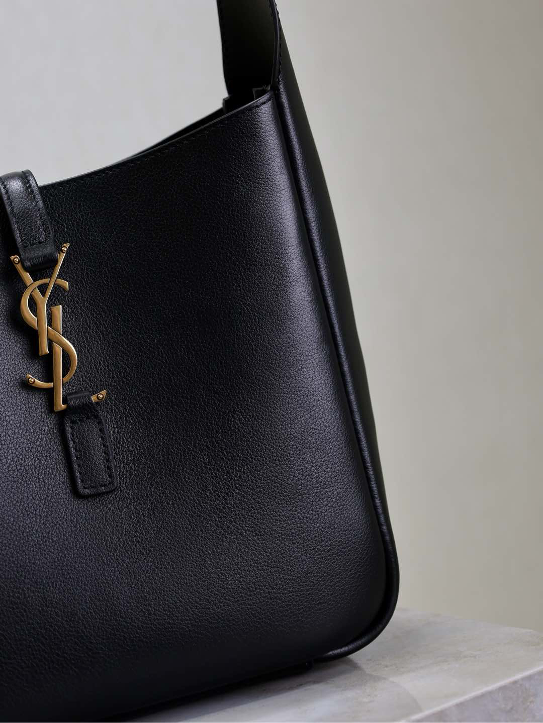 2026サンローラン「Saint Laurent LE 5 À 7 プティ スプレ グレインドレザー ショルダーバッグ
