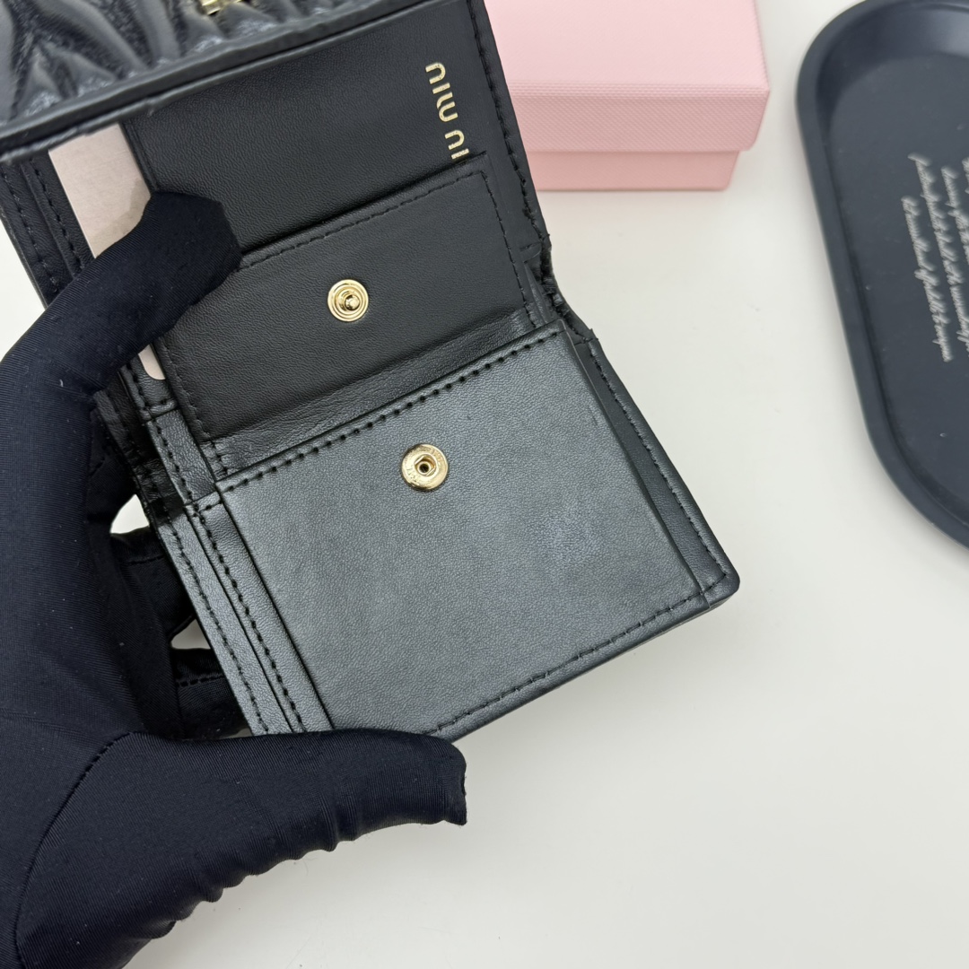 ミュウミュウ「Miu Miu」ミュウミュウ マテラッセ ラムスキン コンパクトバッグ 791 / ショルダーバッグ