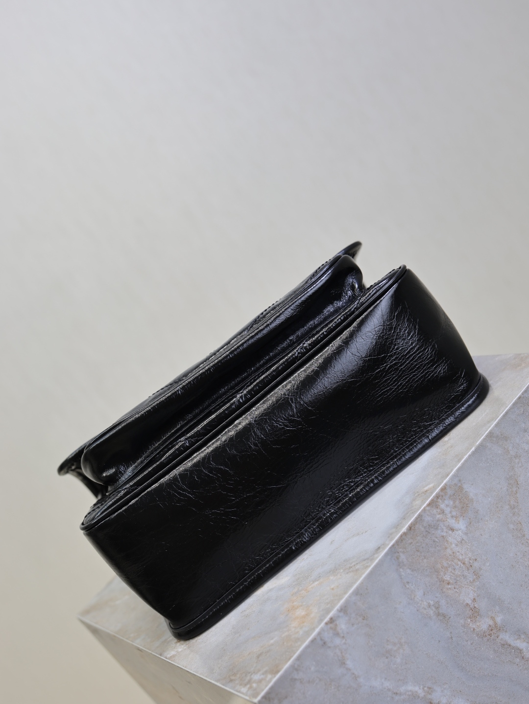 2026サンローラン「Saint Laurent NIKI ミディアム ヴィンテージクリンクルレザー チェーンショルダーバッグ