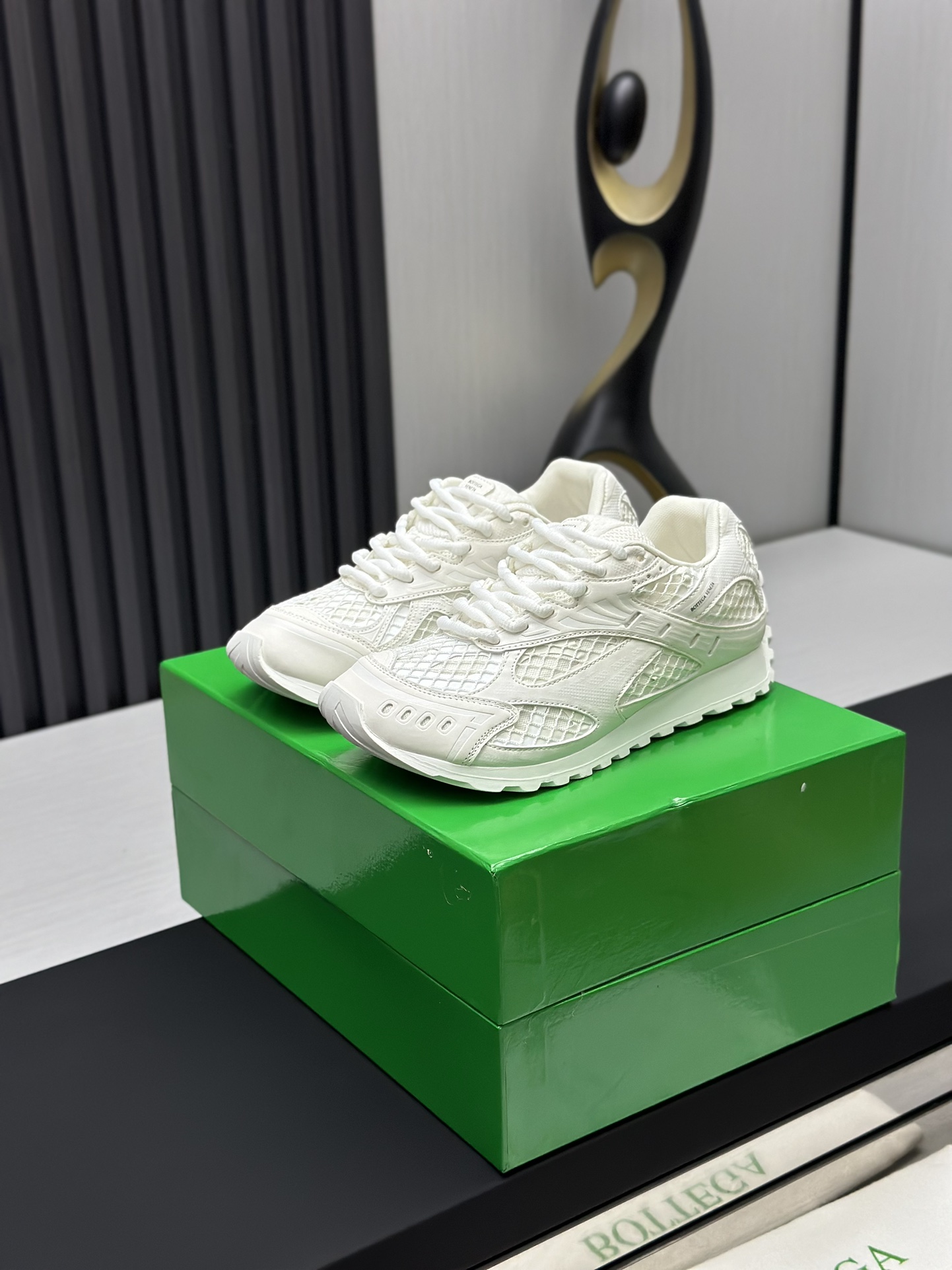 ボッテガ・ヴェネタ「Bottega Veneta」ボッテガ・ヴェネタ オービット スニーカー / ユニセックススポーツシューズ