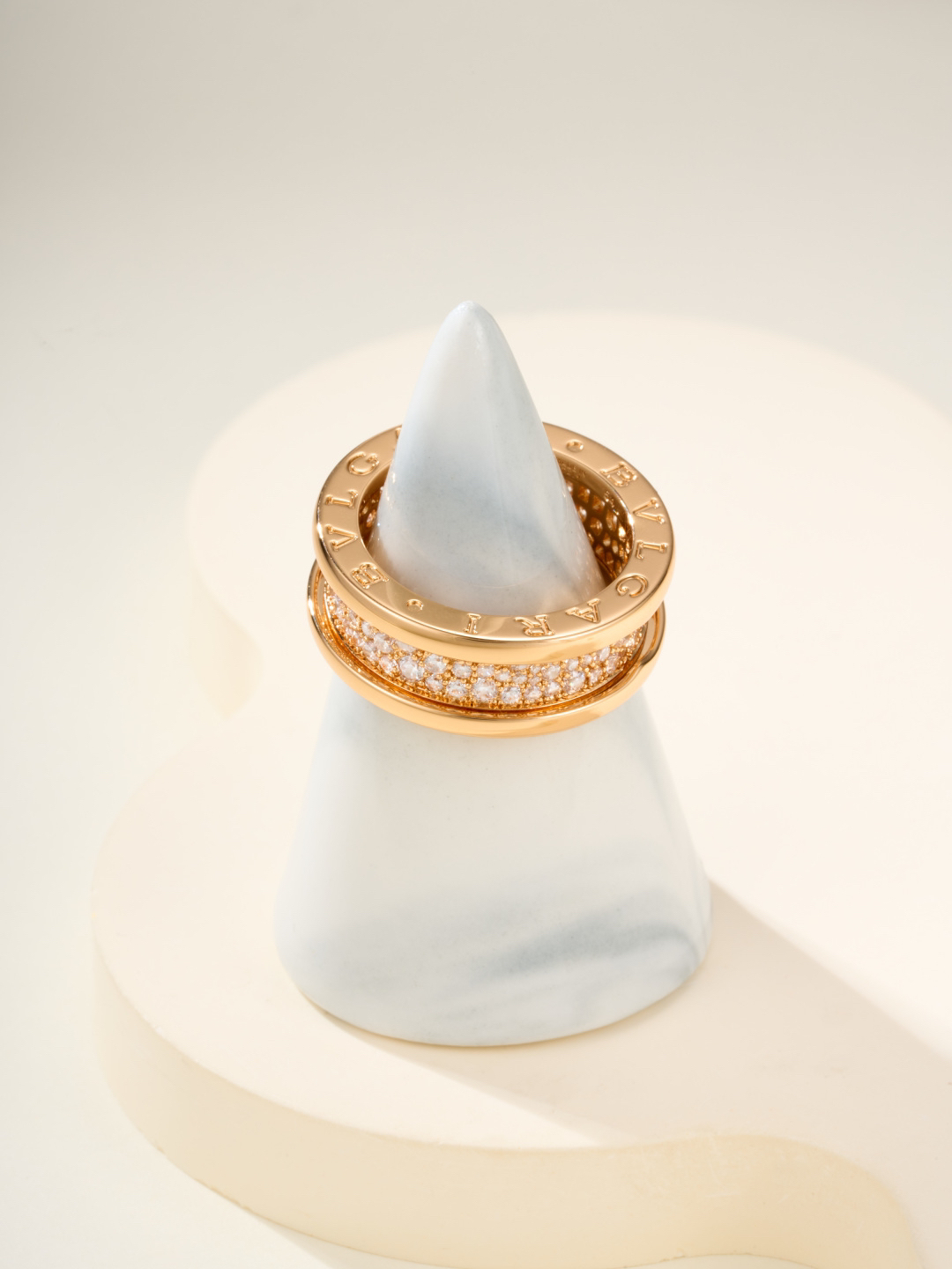 ブルガリ「Bvlgari」エレガントなリングコレクション