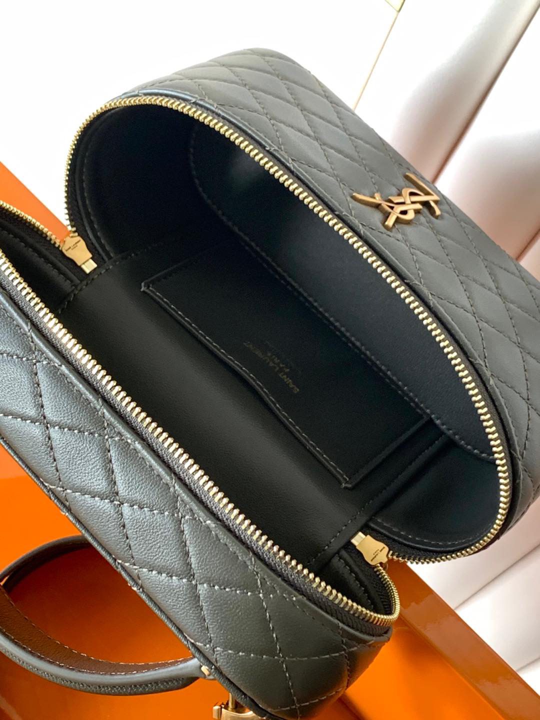 サンローラン「Saint Laurent」ギャビー ヴァニティバッグ（ラムスキン）