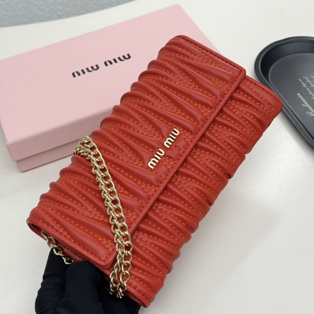 ミュウミュウ「Miu Miu」ミュウミュウ マテラッセ ラムスキン コンパクトウォレット 9886 / 二つ折り財布