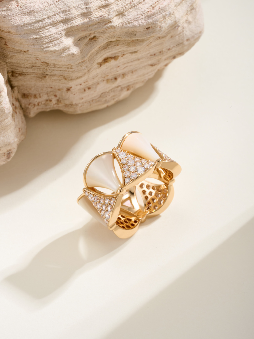 ブルガリ「Bvlgari」エレガントなリングコレクション