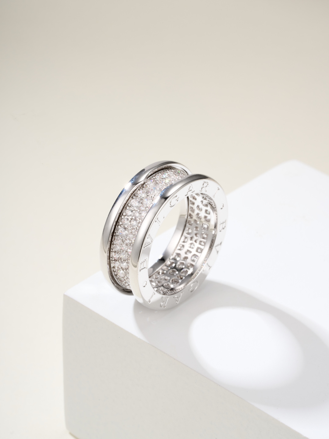 ブルガリ「Bvlgari」エレガントなリングコレクション