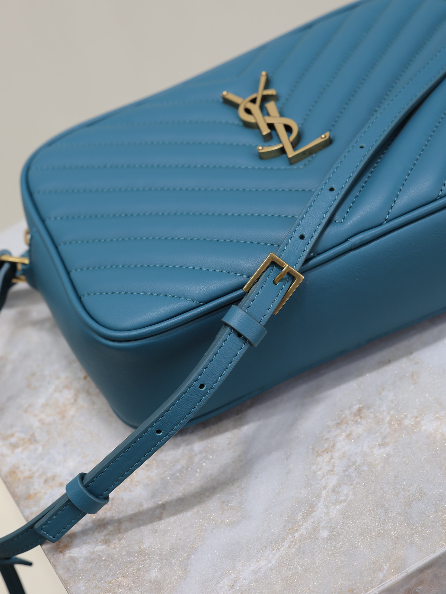 2026サンローラン「Saint Laurent LOU カメラバッグ