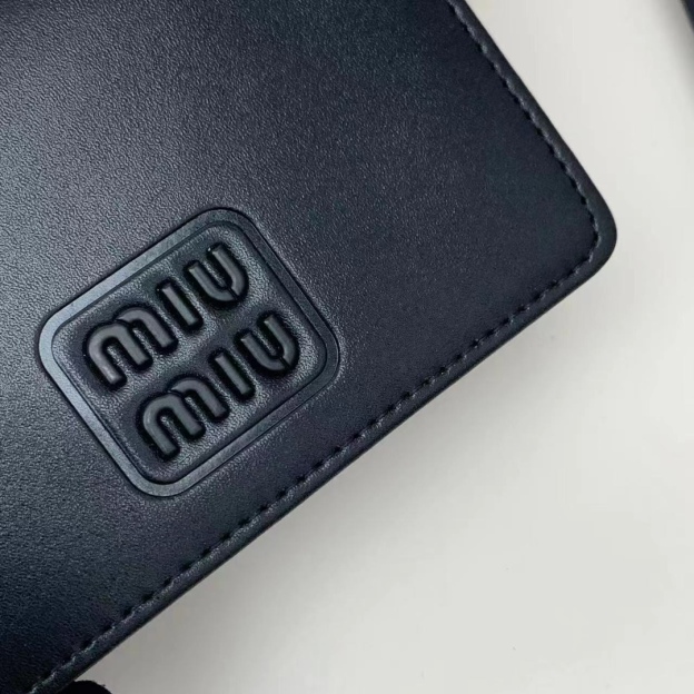 ミュウミュウ「Miu Miu」ミュウミュウ カーフスキン コンパクトウォレット 5238 / 二つ折り財布