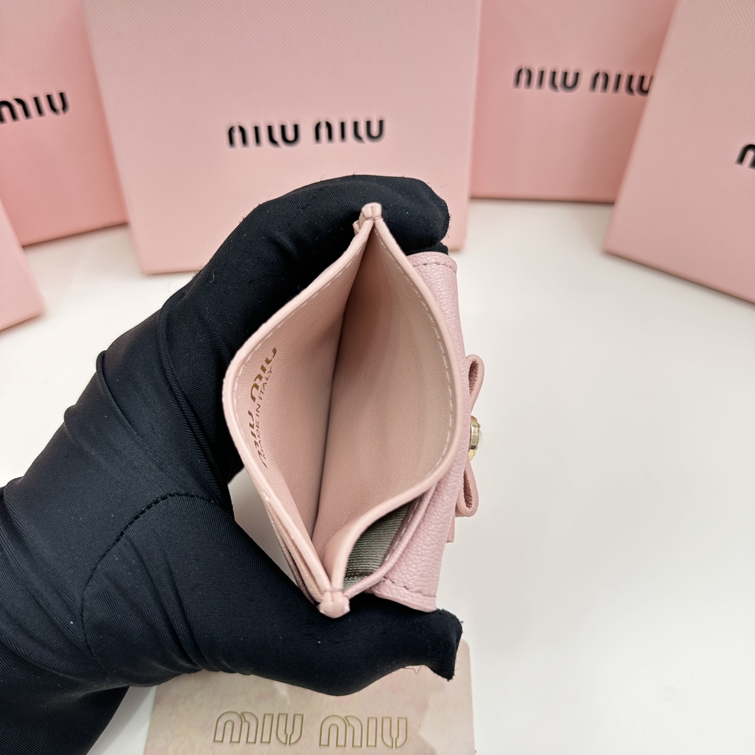 ミュウミュウ「Miu Miu」ミュウミュウ カーフスキン マルチウォレット 5237 / コンパクトウォレット
