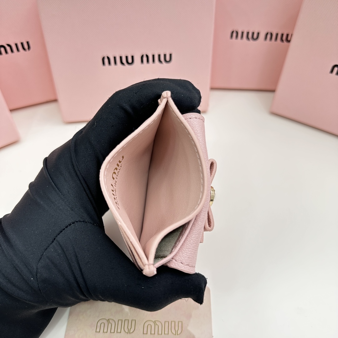 ミュウミュウ「Miu Miu」ミュウミュウ カーフスキン マルチウォレット 5237 / コンパクトウォレット