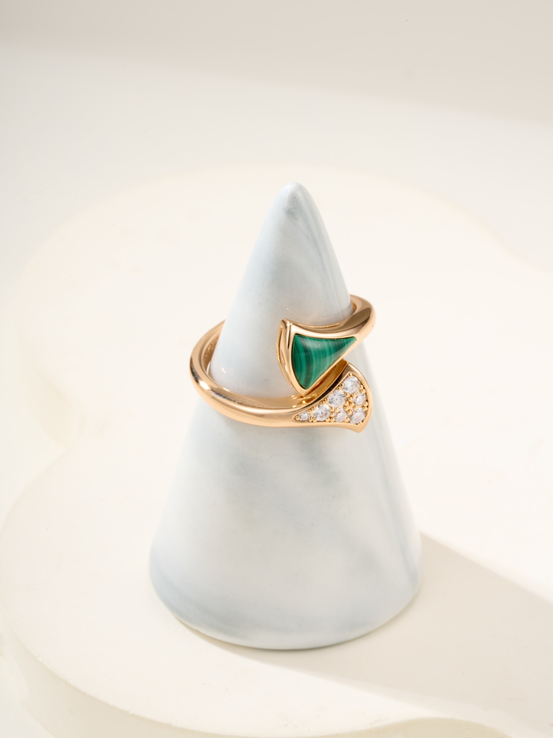 ブルガリ「Bvlgari」エレガントなリングコレクション