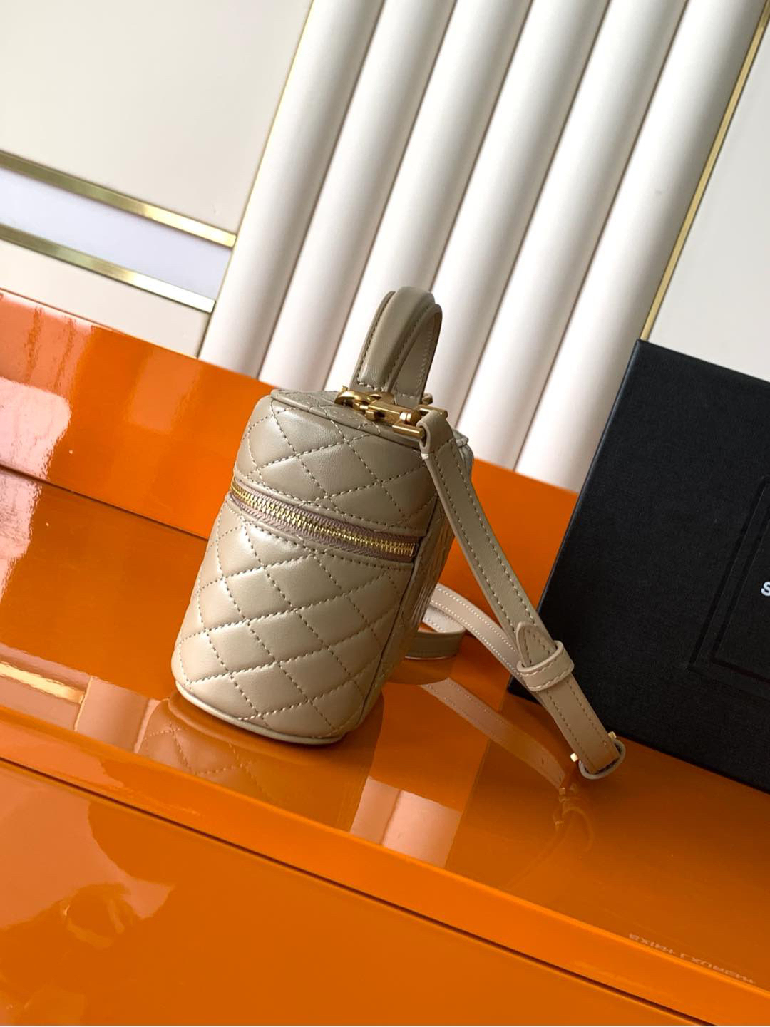 サンローラン「Saint Laurent」ギャビー ヴァニティバッグ（ラムスキン）