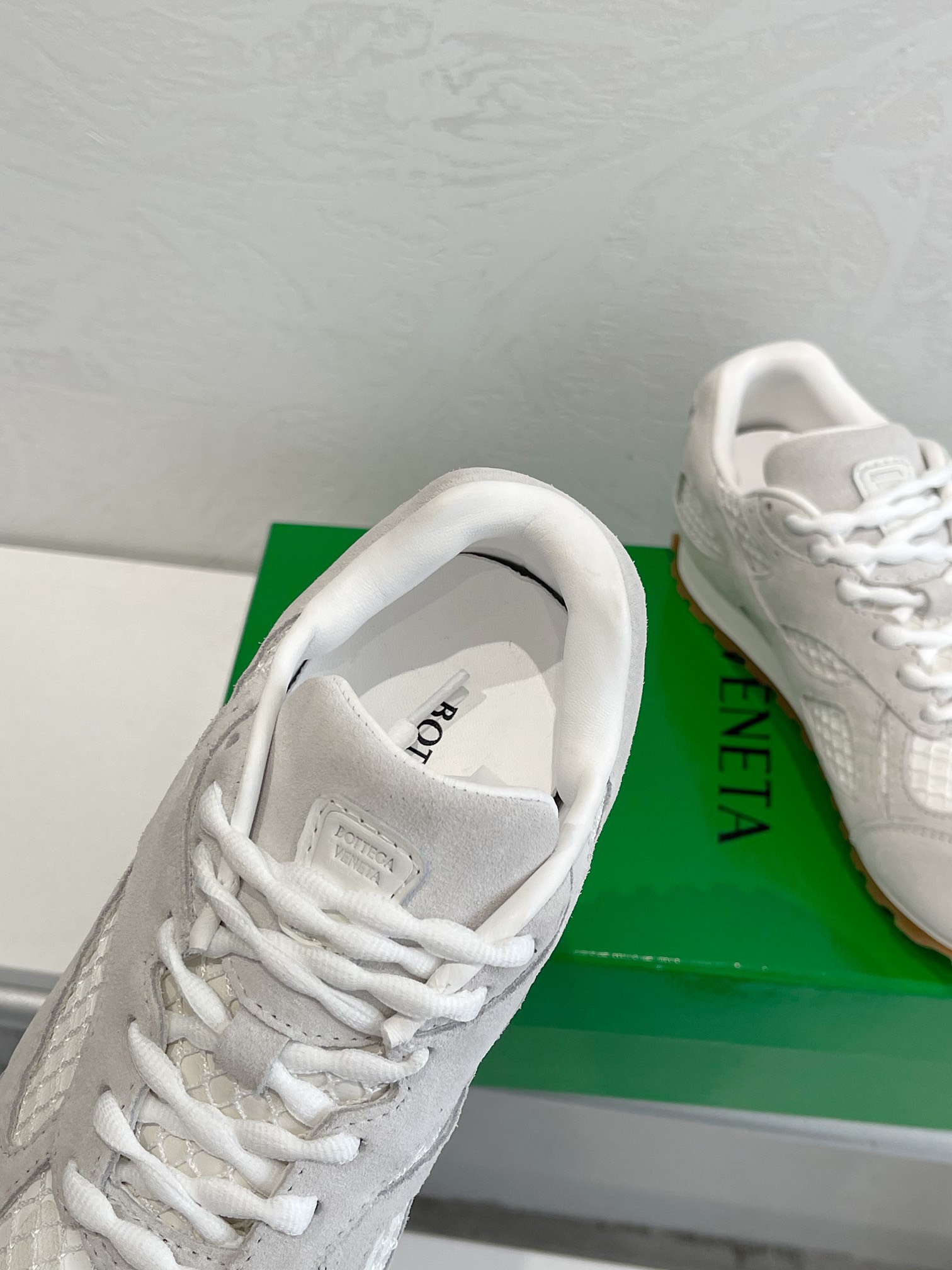 ボッテガ・ヴェネタ「Bottega Veneta」ボッテガ・ヴェネタ オービット スニーカー / ユニセックススポーツシューズ