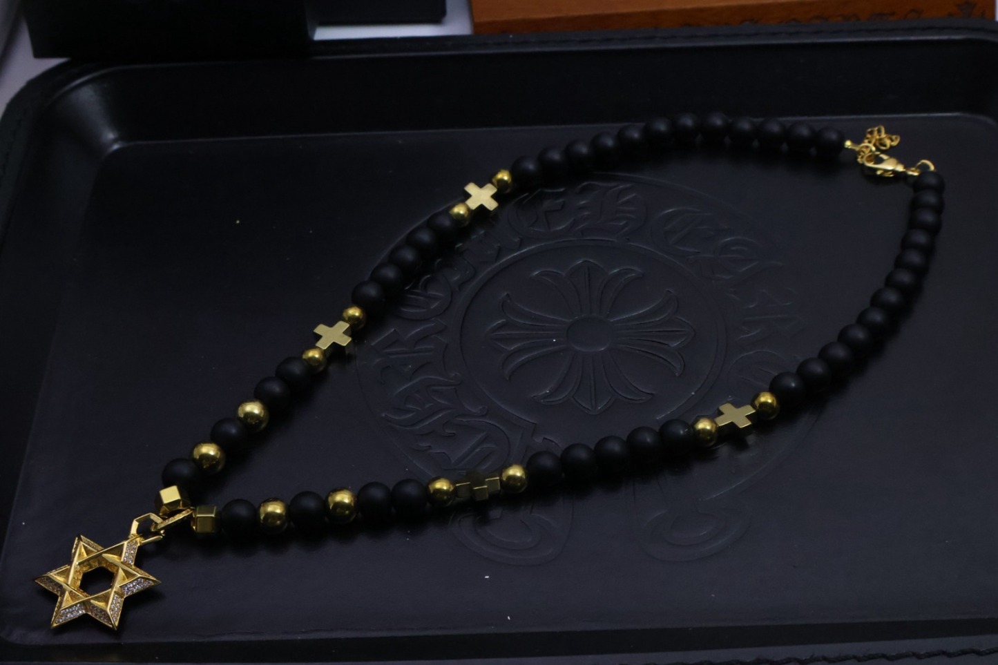 クロムハーツ「Chrome Hearts」ブラックビーズ＆クロス ペンダントネックレス