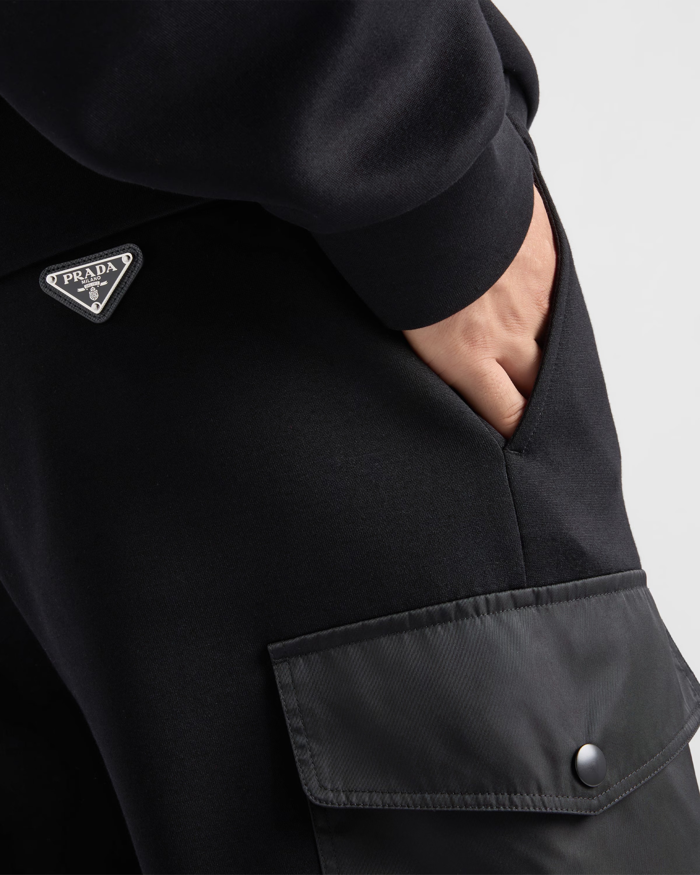 プラダ「Prada」コットンフリース×Re-Nylon トップス＆ボトムス