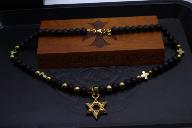 クロムハーツ「Chrome Hearts」ブラックビーズ＆クロス ペンダントネックレス