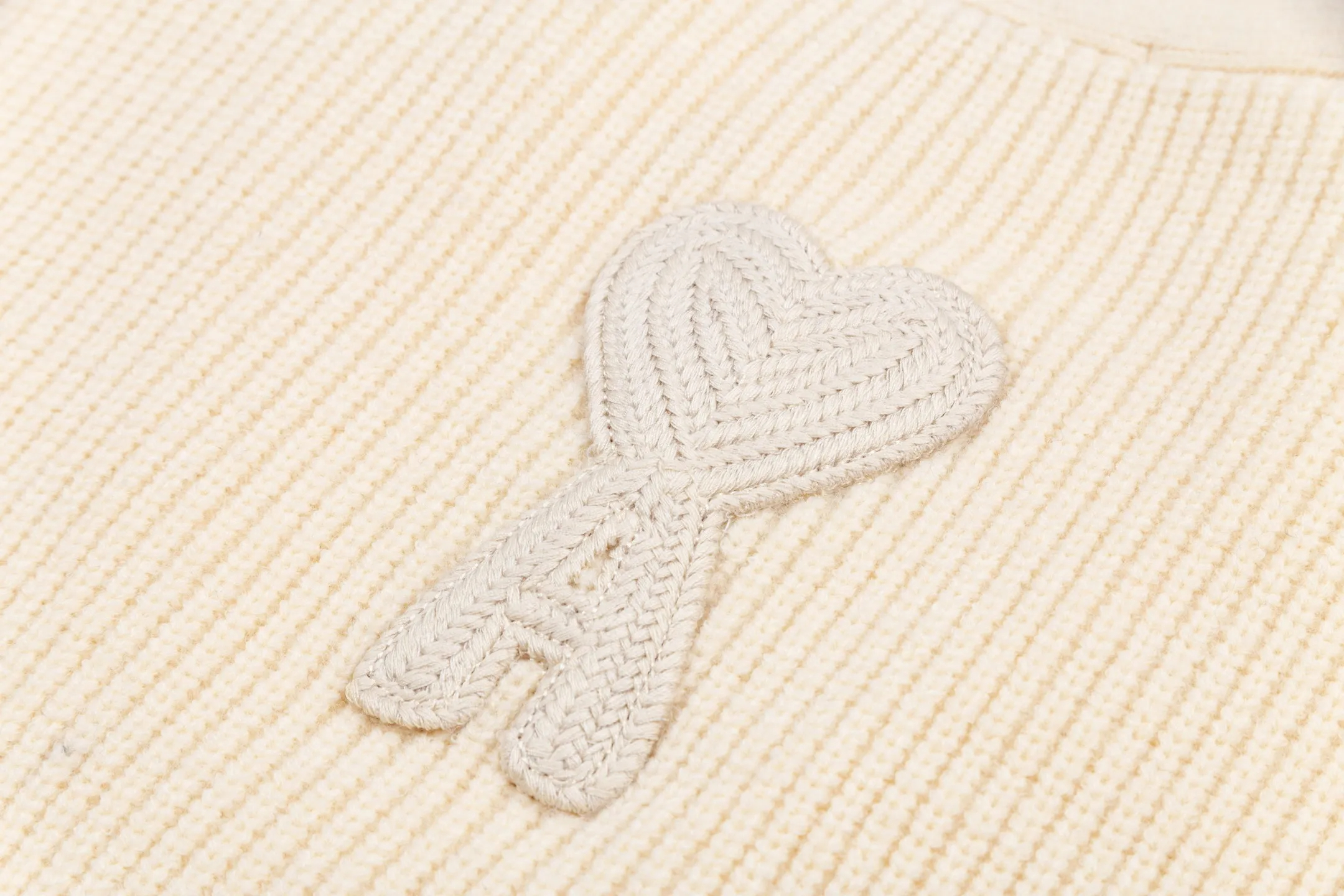 AMI PARIS（アミ パリス） オーバーサイズ ウール カーディガン 男女兼用ロゴニット