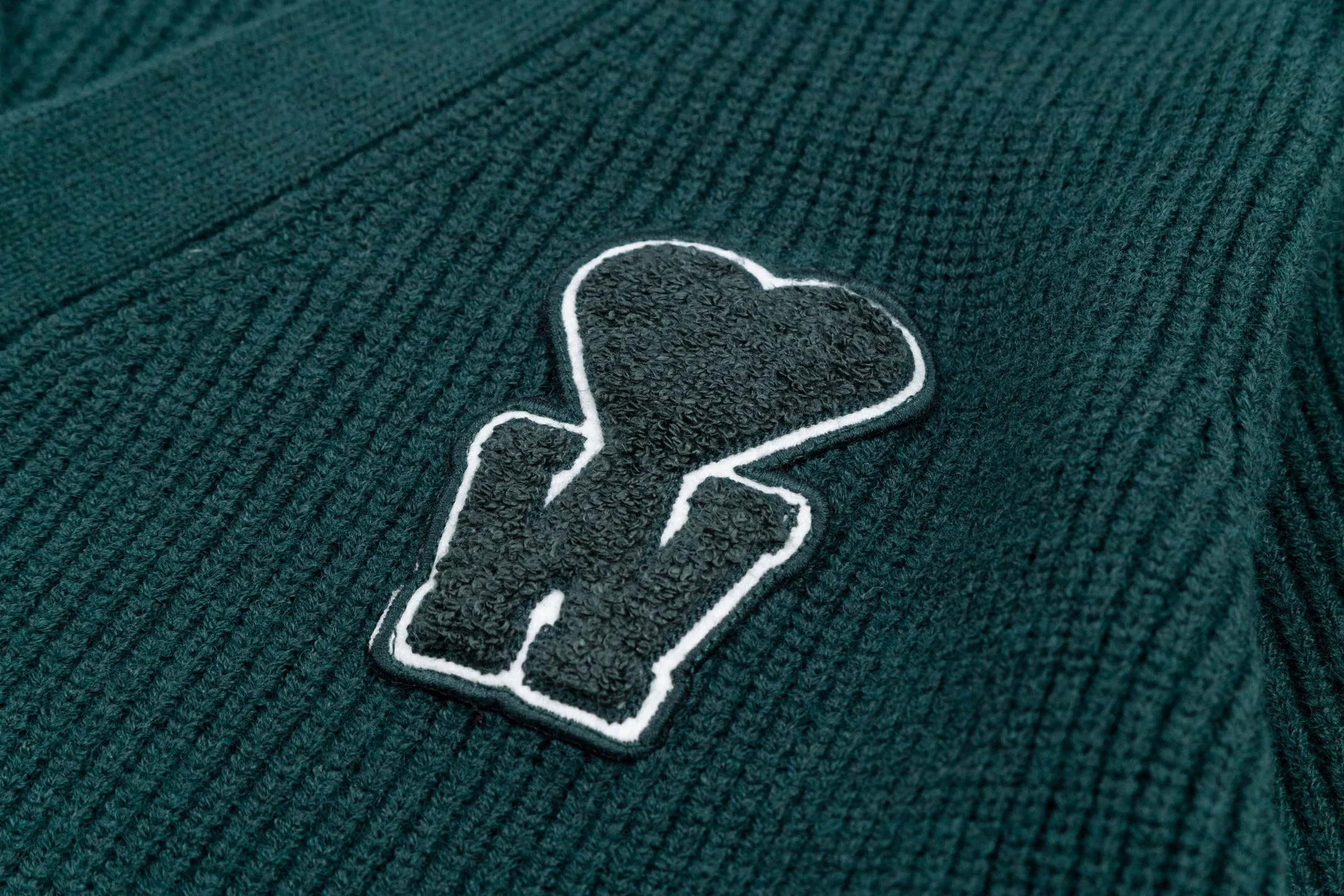 AMI PARIS（アミ パリス） オーバーサイズ ウール カーディガン 男女兼用ロゴニット