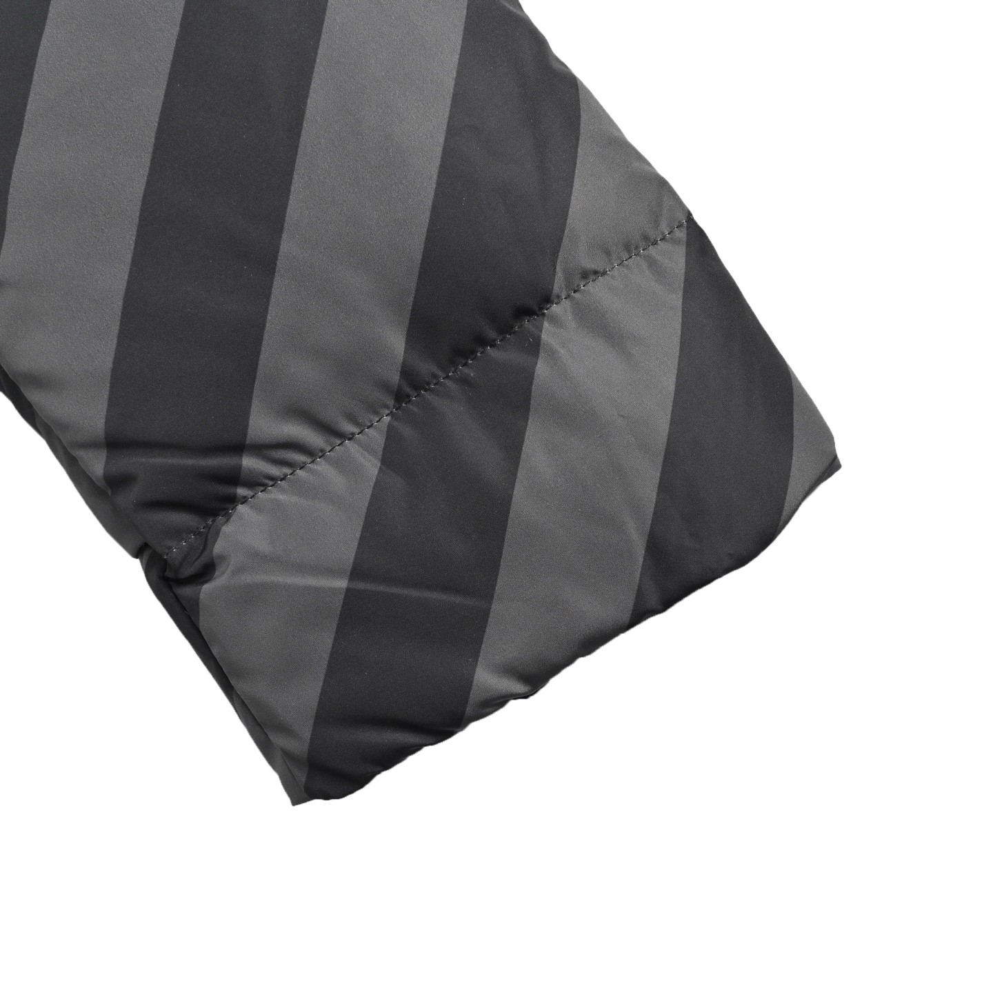 FENDI フェンディ FFクラシック柄両面着用フード付きダウンジャケット