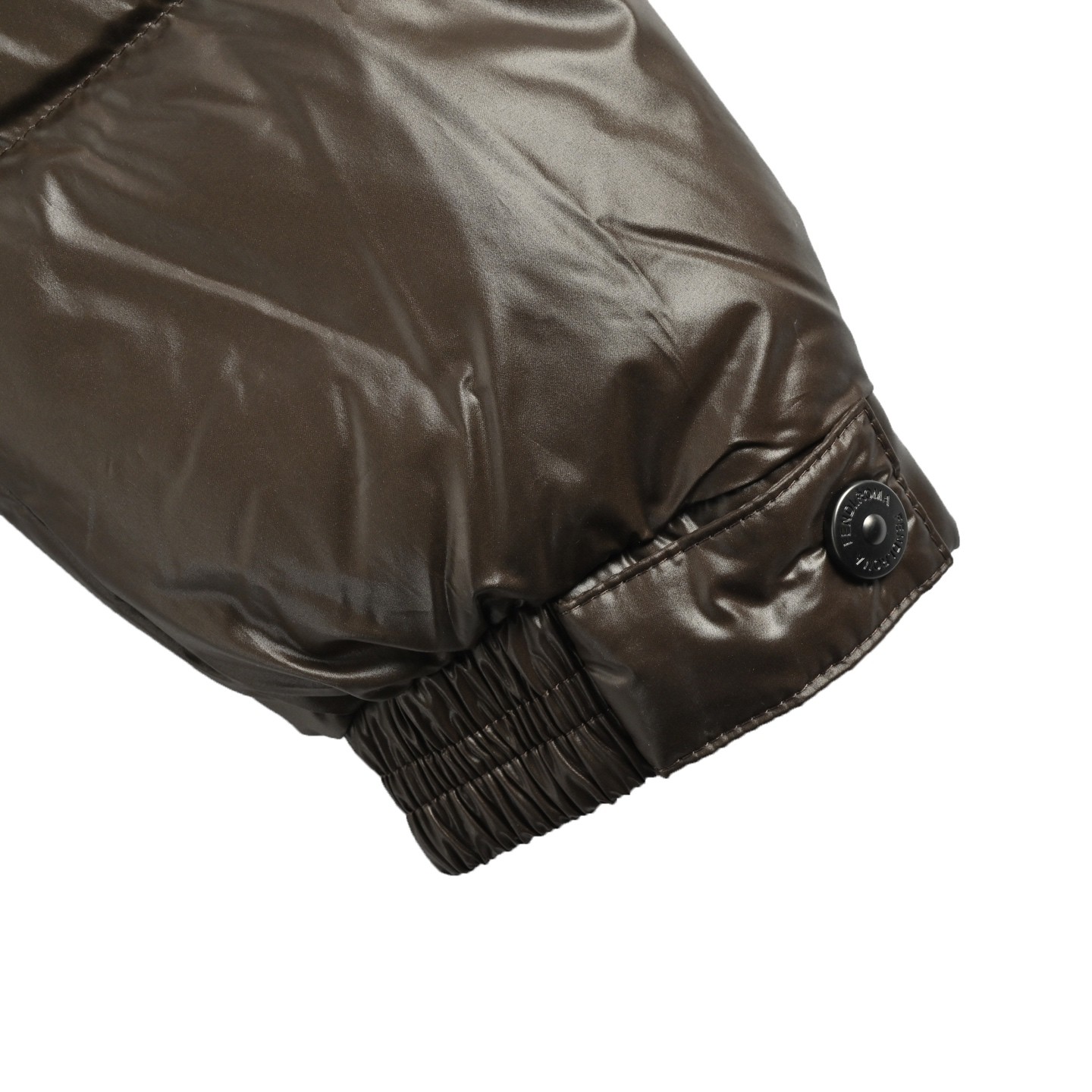 FENDI フェンディ 25FW 袖標拼接 フード付きダウンジャケット ブラック