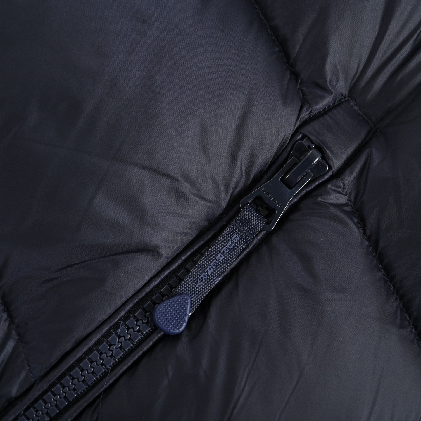 Burberry バーバリー 25FW新作 フード付きダウンジャケット