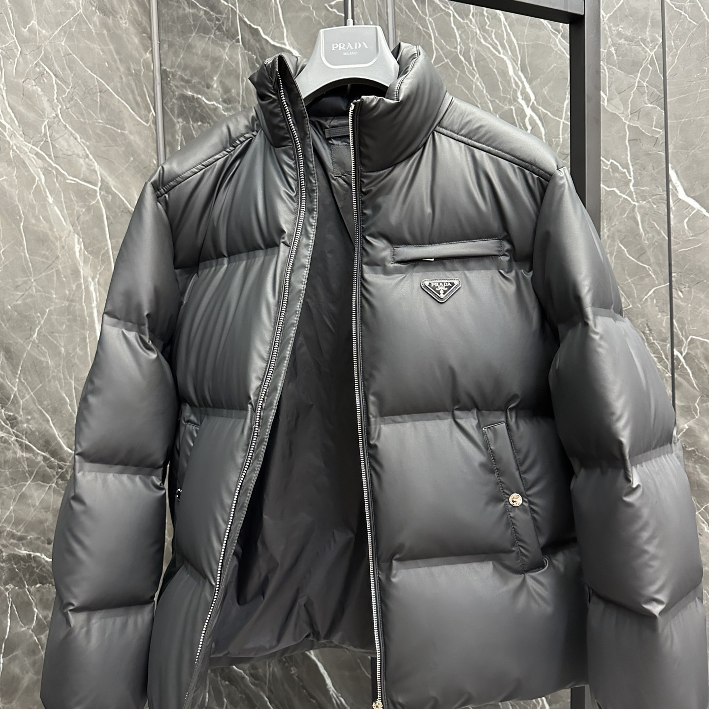PRADA プラダ ダウンジャケット ブラック/ハイグレー