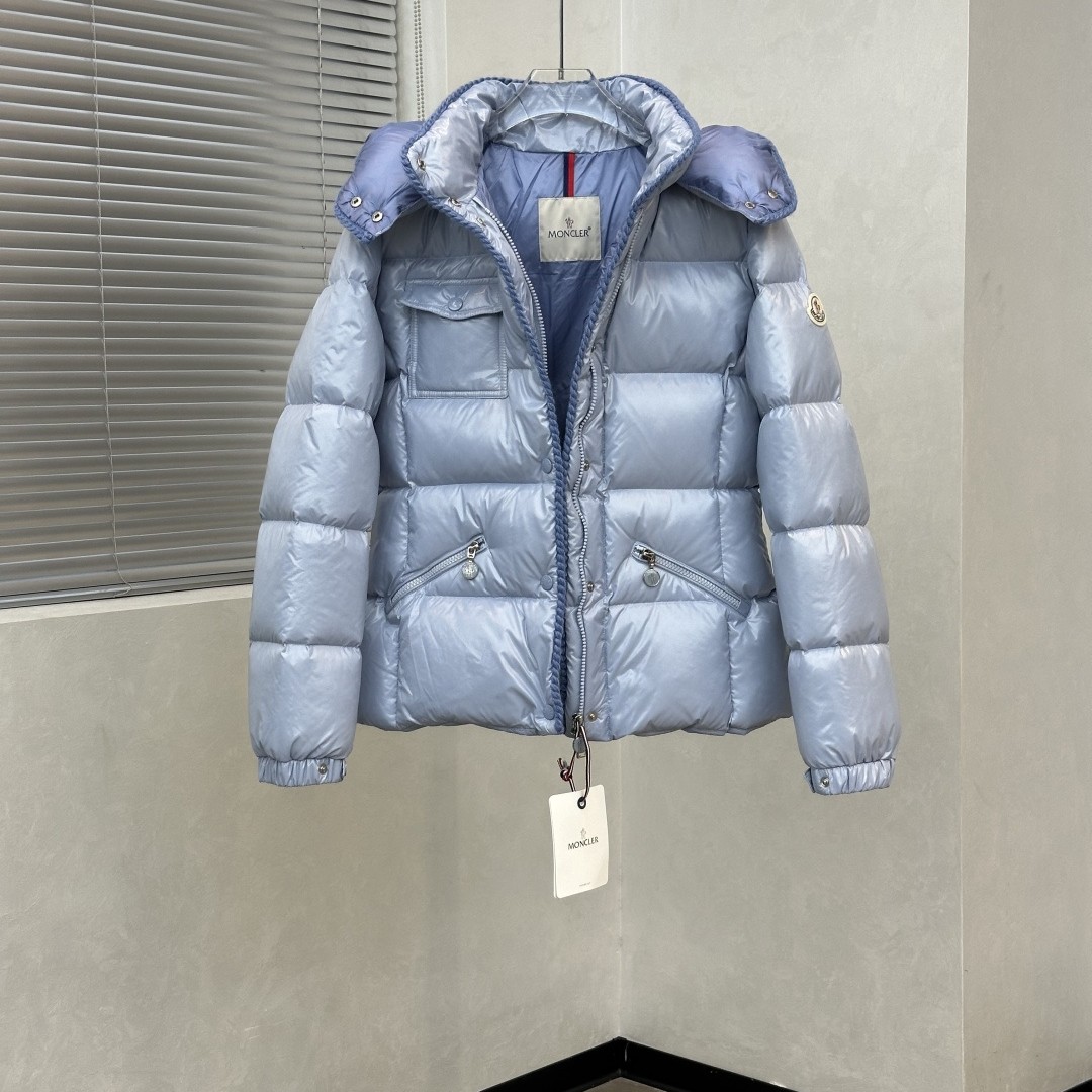MONCLER モンクレール Glareins 編み込み飾り 調節可能フード ショート丈 ダウンジャケット レディース ライトブルー