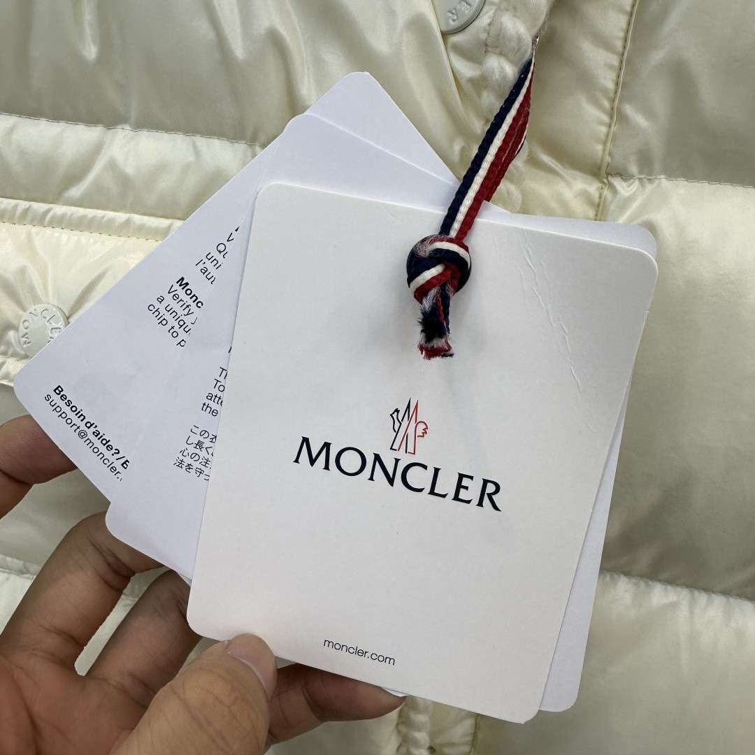 MONCLER モンクレール Glareins 編み飾りウエストライン フード付きショートダウンジャケット ホワイト レディース