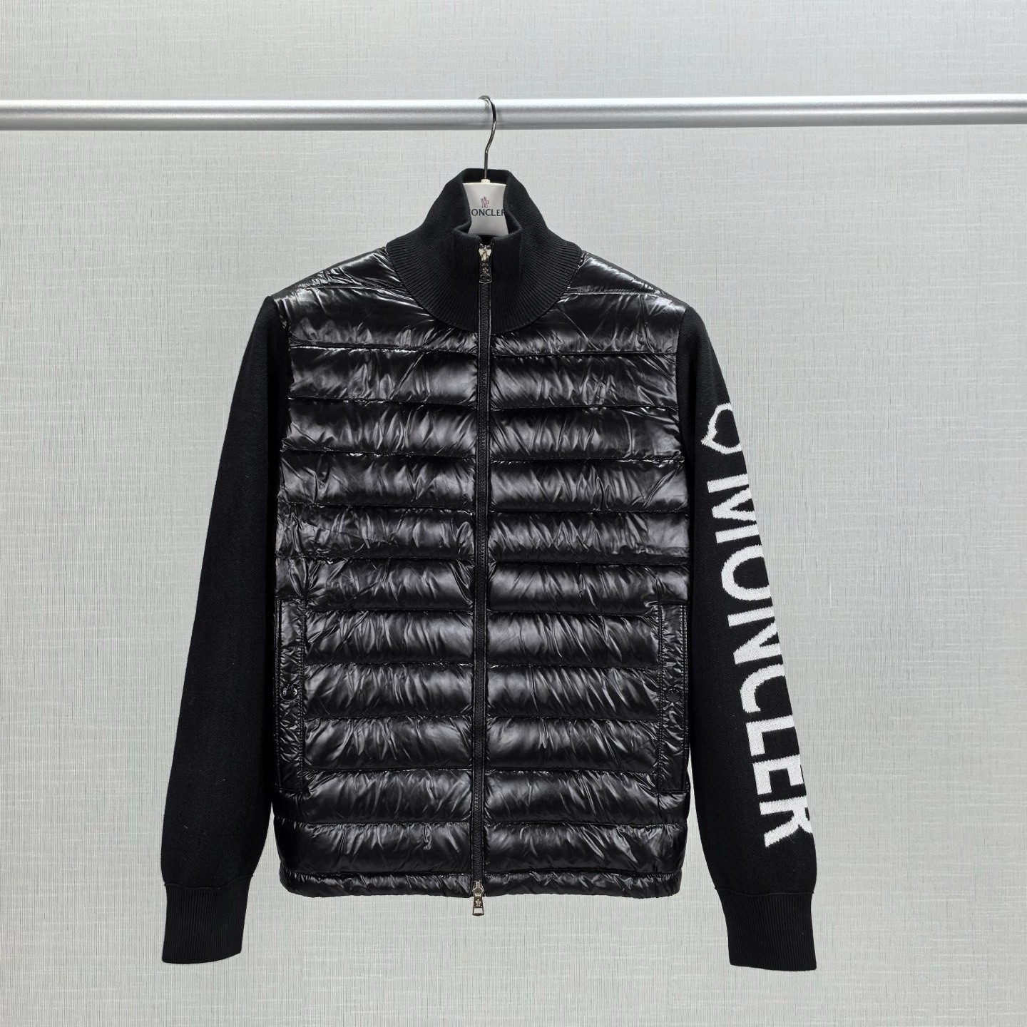 MONCLER モンクレール M29 パイロットカラー ニットリボン LOGOプリント ダウンジャケット ブラック/ネイビー